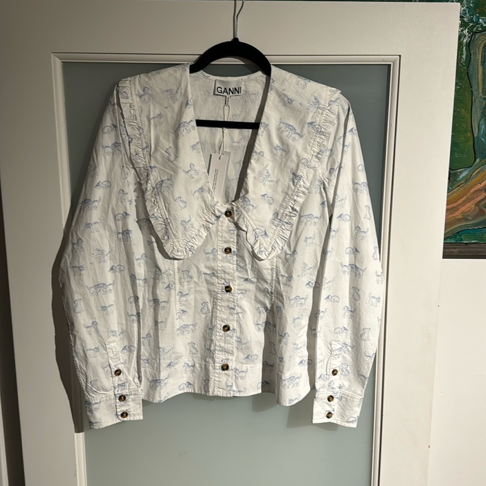 Ganni blouse, 100% organic cotton, never worn, size 34, blue cats w/ collar